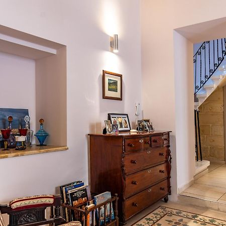 Traditional Maltese Styled 2Br Apartment With Large Maltese Balcony & Internal Yard - Located In The Heart Of Valletta - Maltese Capital City Exterior foto
