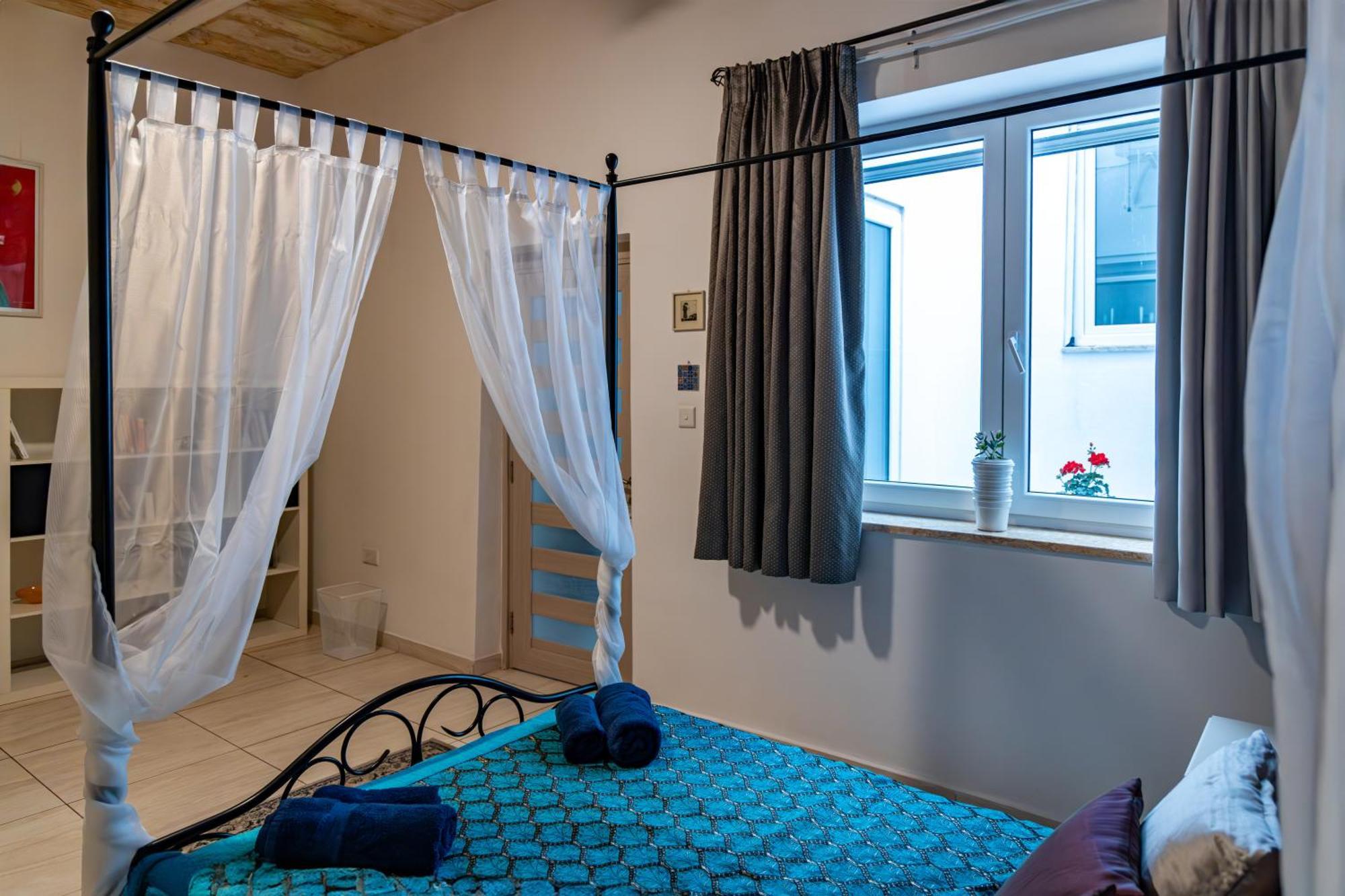 Traditional Maltese Styled 2Br Apartment With Large Maltese Balcony & Internal Yard - Located In The Heart Of Valletta - Maltese Capital City Exterior foto