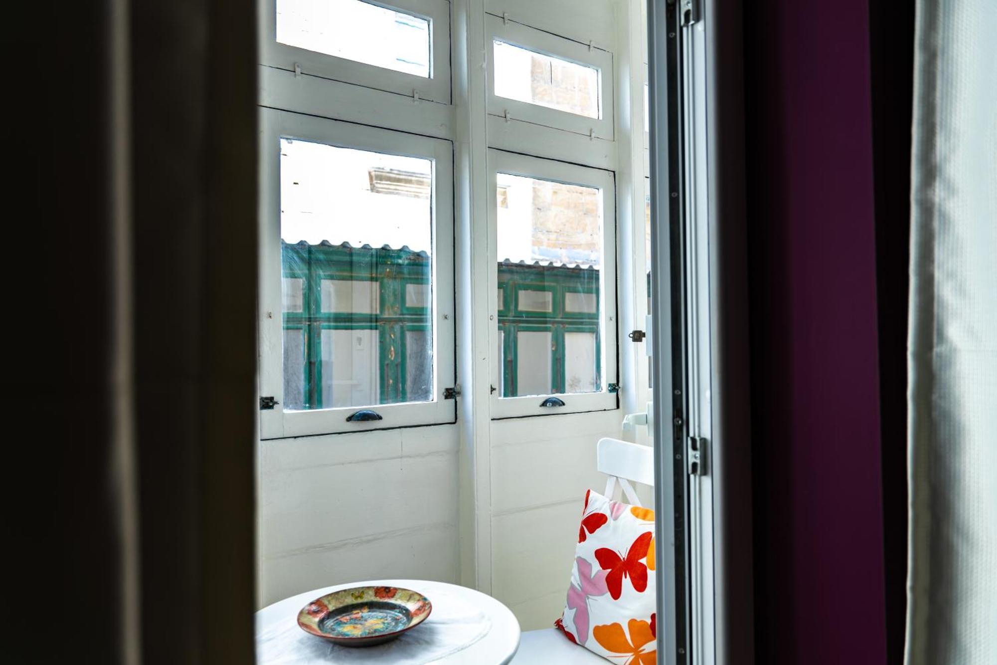 Traditional Maltese Styled 2Br Apartment With Large Maltese Balcony & Internal Yard - Located In The Heart Of Valletta - Maltese Capital City Exterior foto
