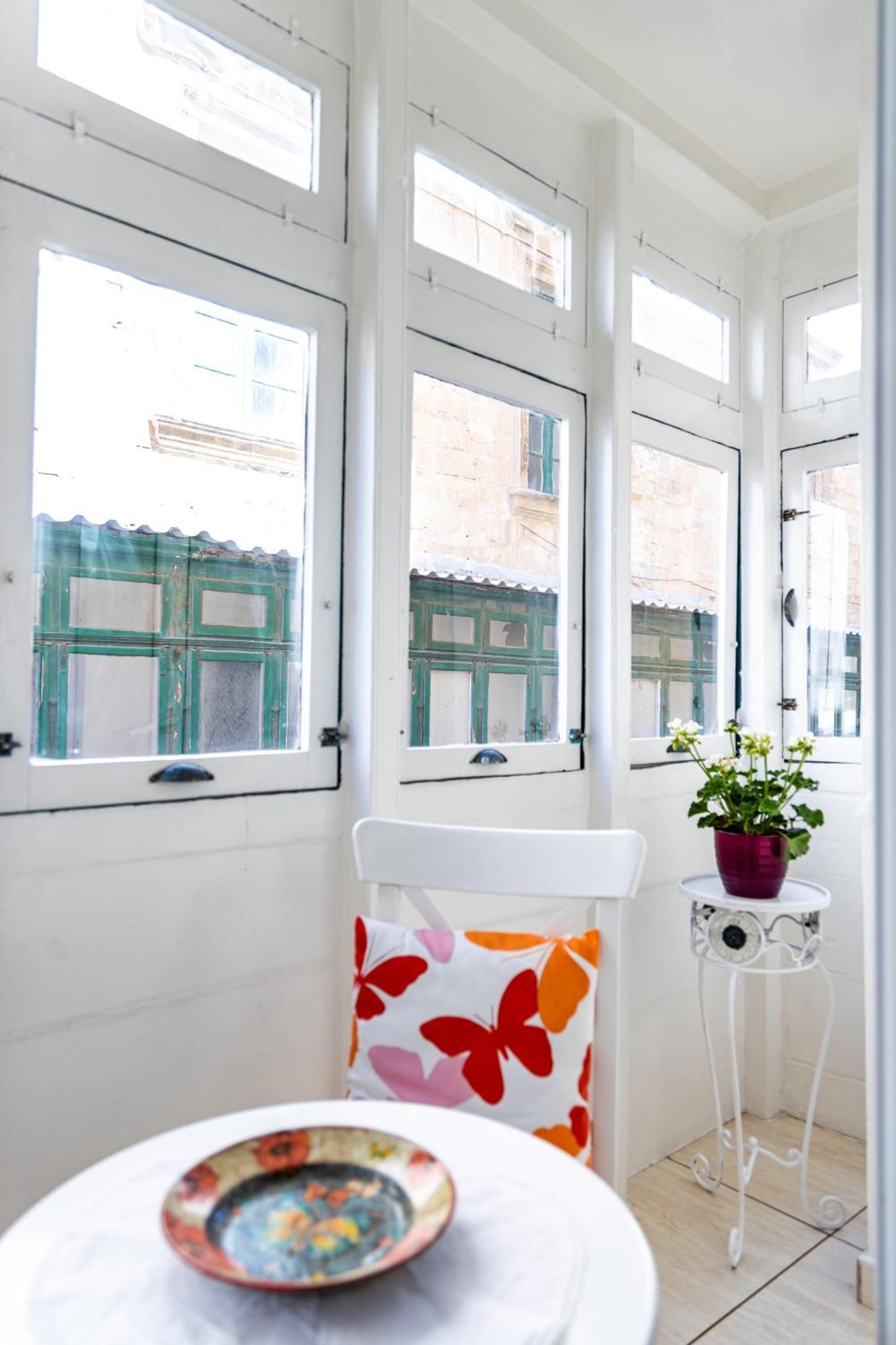 Traditional Maltese Styled 2Br Apartment With Large Maltese Balcony & Internal Yard - Located In The Heart Of Valletta - Maltese Capital City Exterior foto
